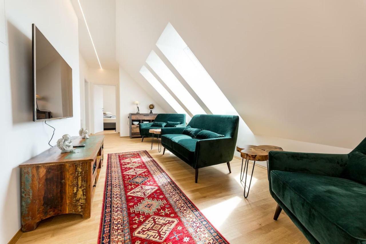 Grosse Dachgeschosswohnung Im Herzen Von Graz Exterior foto