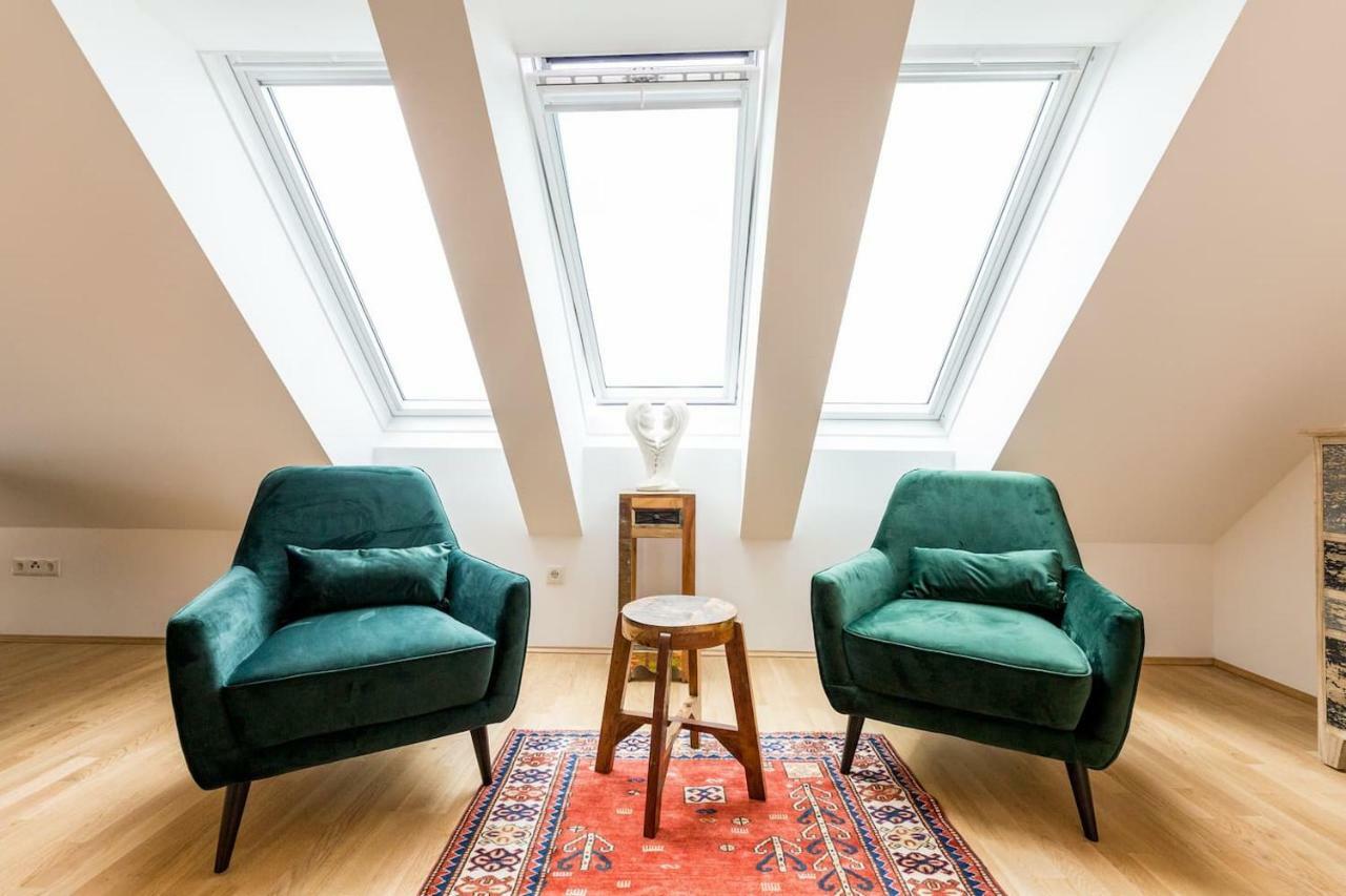 Grosse Dachgeschosswohnung Im Herzen Von Graz Exterior foto